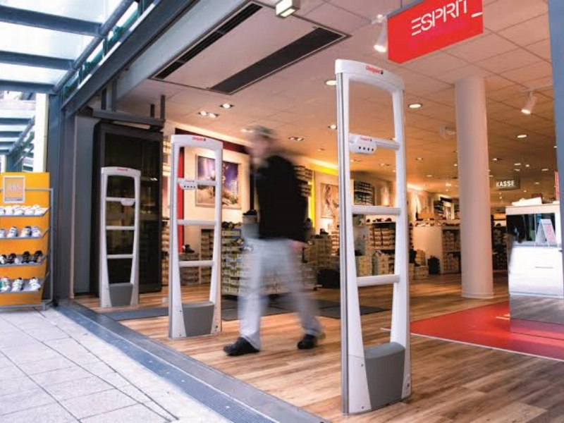Cume i magazzini di vendita usanu i sacchetti di shopping di sicurezza EAS pe...